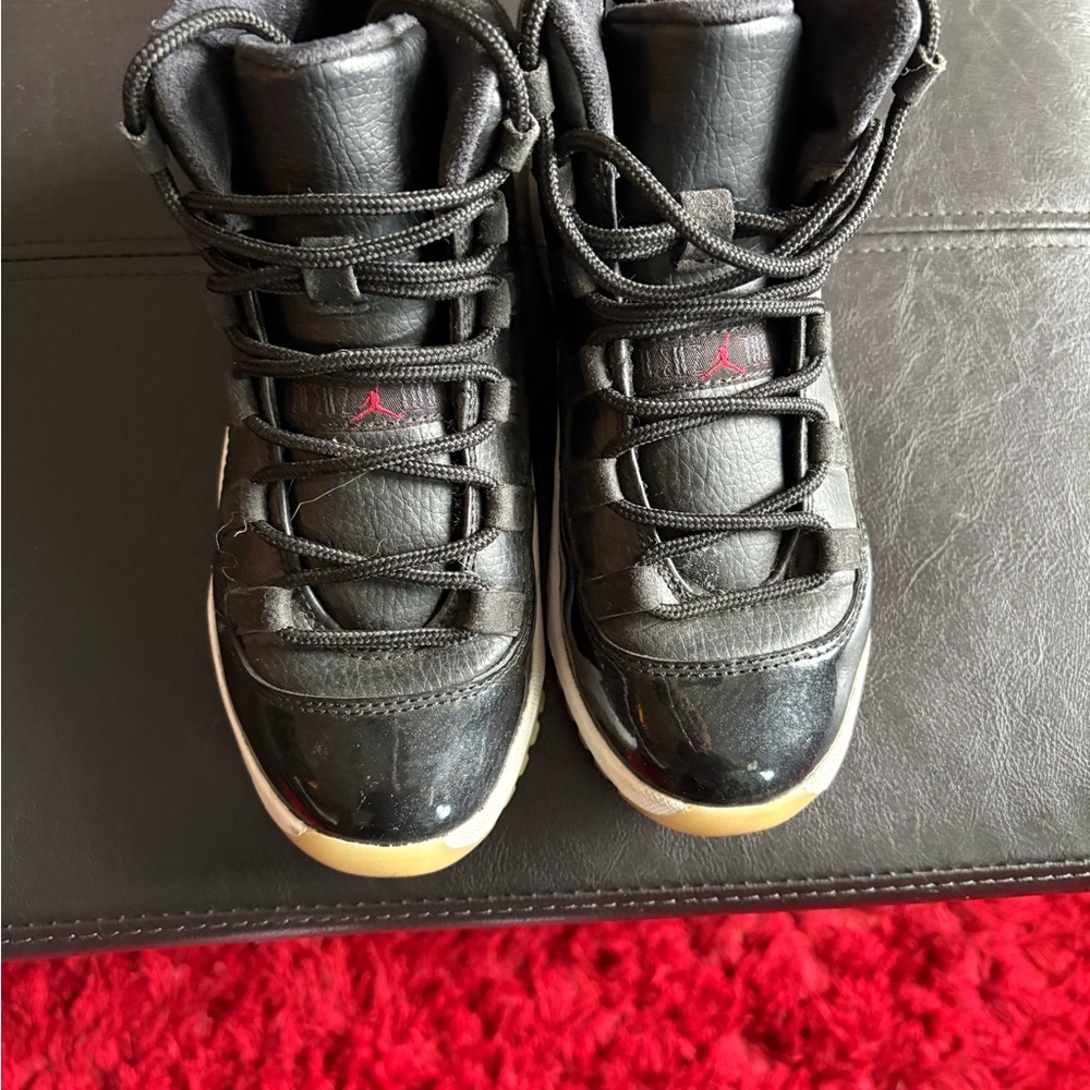 Jordan 11 Gorgeous Great Condition
No Longer Available in Stores!!!